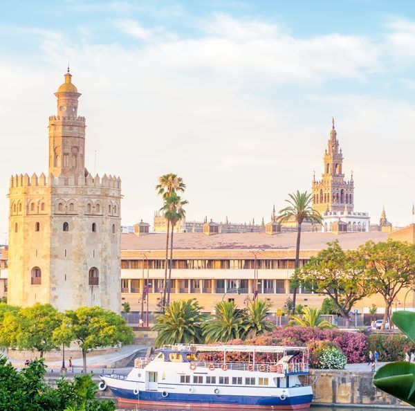 La Giralda al fondo