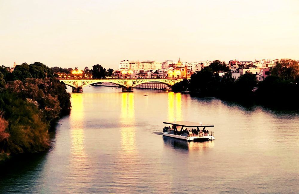 Alquilar un barco privado en el Guadalquivir en Sevilla