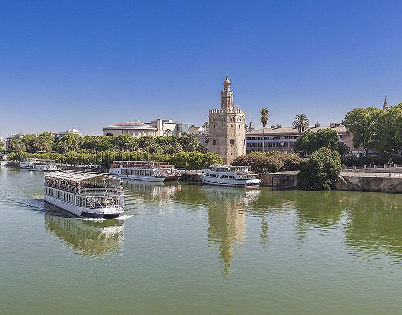 ¿Dónde parten los cruceros panorámicos en Sevilla?