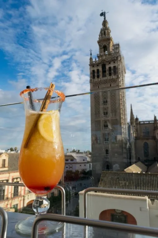 Salir de noche en Sevilla. 5 Zonas de movida, consejos y muchos planes 2