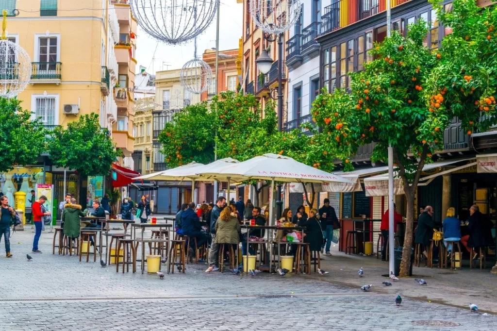 Salir de noche en Sevilla. 5 Zonas de movida, consejos y muchos planes 3